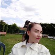 Etudiante bilingue en licence d'anglais, peut dispenser des cours pour tous niveaux et tous âges. Les cours peuvent se passer aussi bien en présentiel quand cela est possible, qu'en webcam si le déplacement n'est pas possible